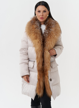 Женский пуховик с отделкой из меха лисы