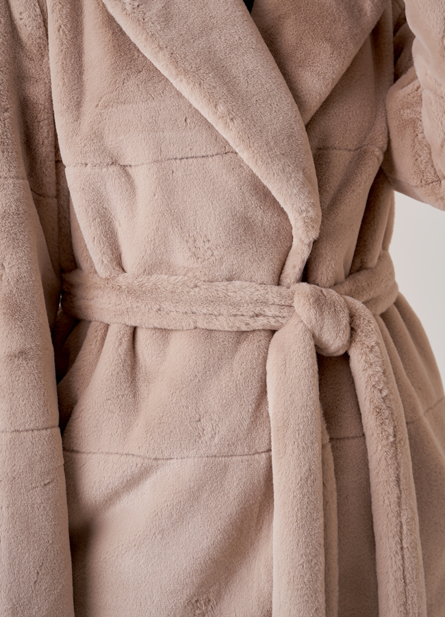 Шуба из искусственного меха с поясом модель № 1103 в кредит