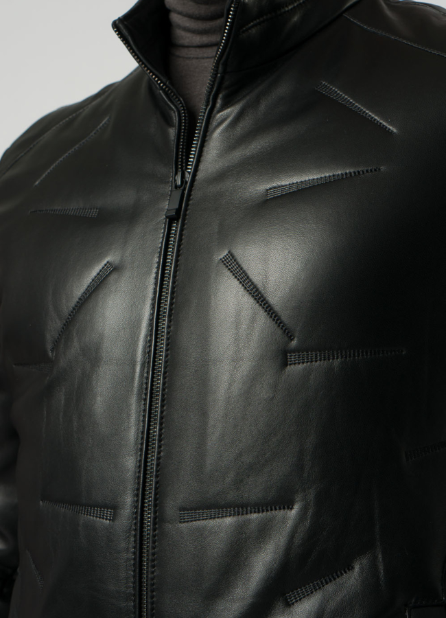 Мужской пуховик-бомбер из натуральной кожи черного цвета модель № 18504 универмаг малина