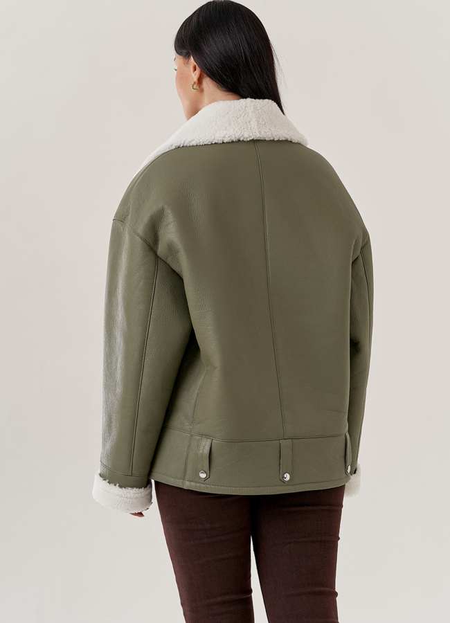 Женская дубленка косуха зеленого цвета  модель № 79593 универмаг малина