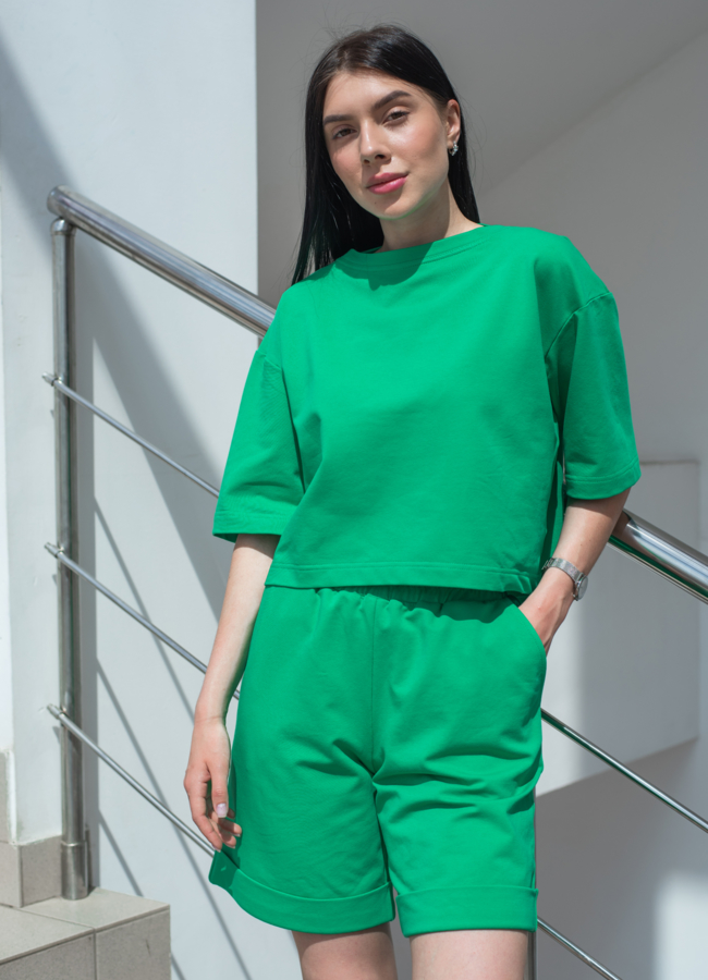 Футболка женская зеленого цвета модель № 22919 меха малина