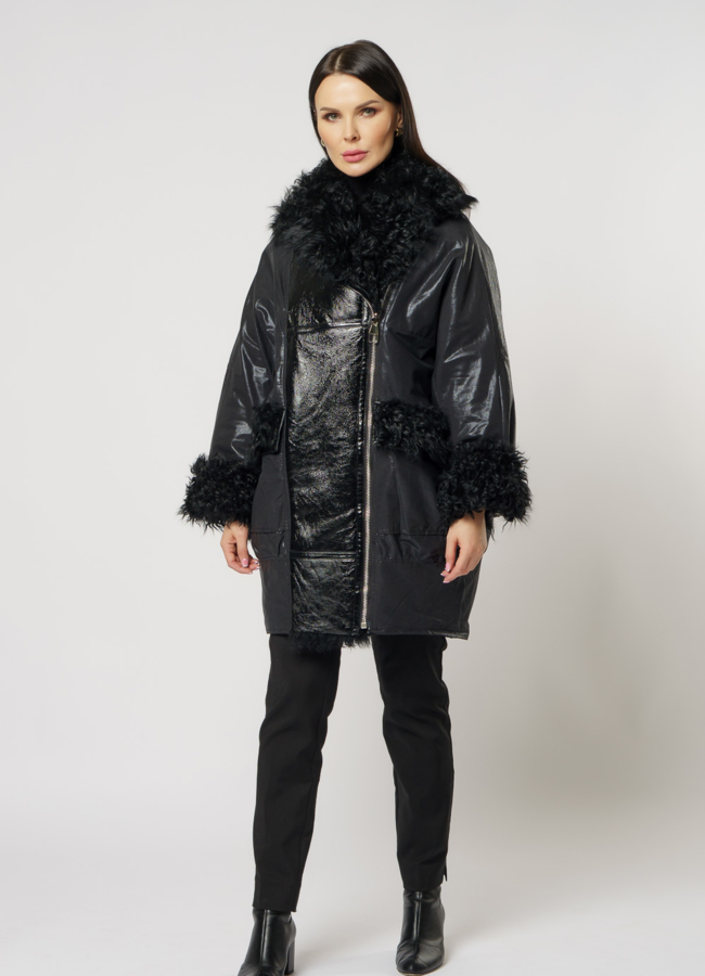 Двусторонний пуховик oversize с отделкой из козлика  модель № 221 в рассрочку