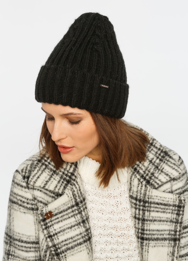 фото Женская шапка в черном цвете с шерстью модель № 12071