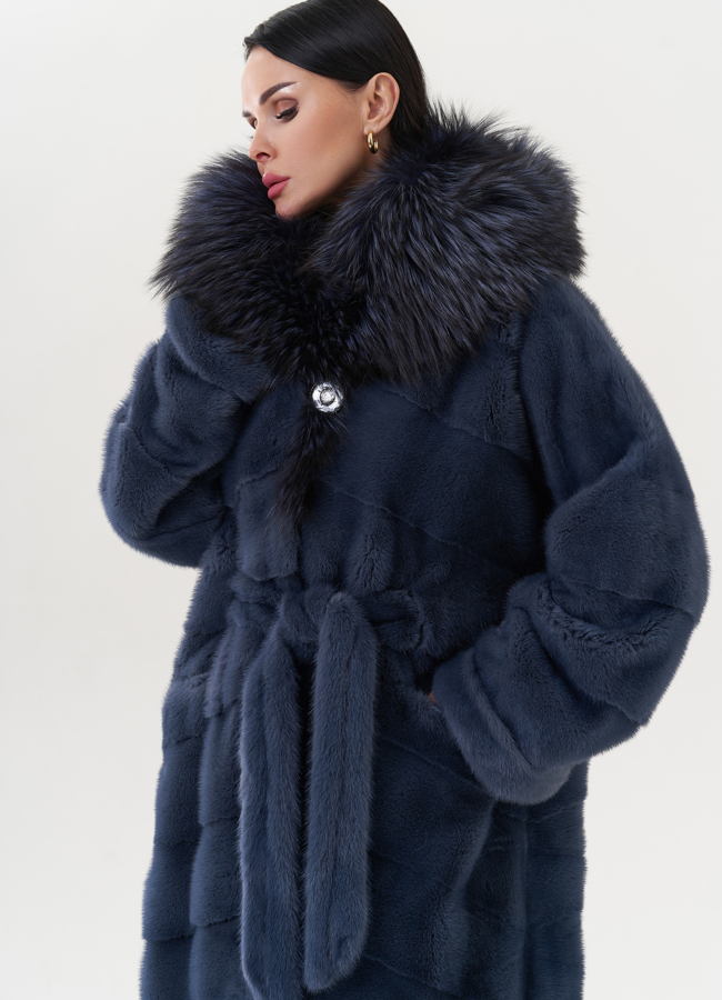 Шуба из норки голубого цвета с капюшоном модель № 26753 в кредит