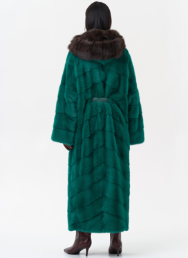 Норковая шуба с капюшоном из меха куницы Норковая шуба с капюшоном из меха куницы