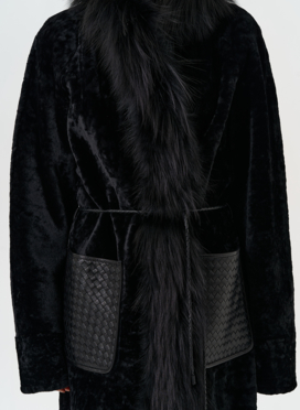 Женская дубленка с отделкой из меха лисы