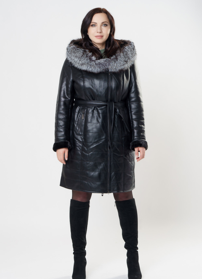 фото Дубленка из эко кожи черного цвета с капюшоном и отделкой из чернобурки модель № 16608