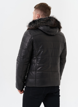 Пуховик из натуральной кожи с капюшоном из меха енота