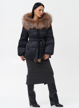 Женский пуховик с отделкой из меха лисы