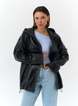 Женская куртка из натуральной кожи с капюшоном