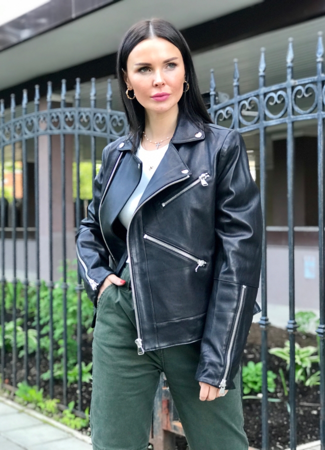 Куртка кожаная черного цвета модель № 16002 меха малина