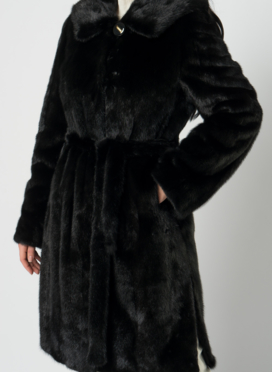 Норковая шуба с капюшоном и поясом черного цвета