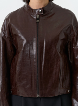 Женская короткая куртка из натуральной кожи