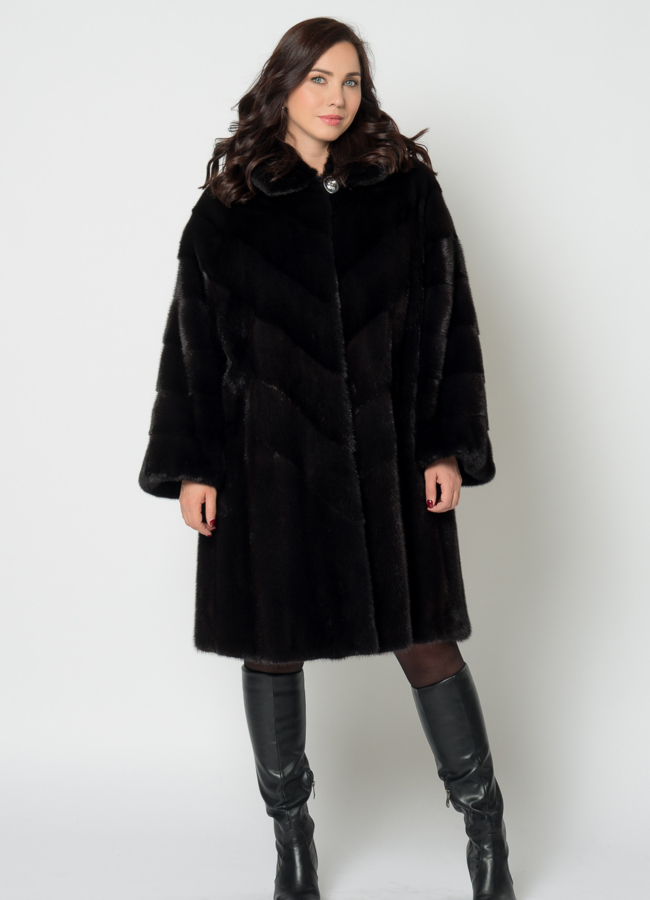 фото Шуба из скандинавской норки с капюшоном в комбинированной раскладке модель № 16837