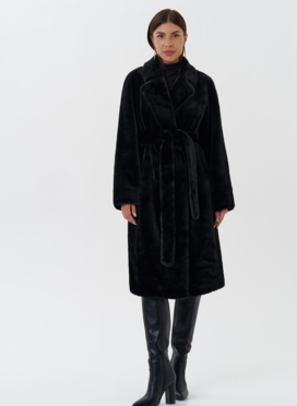 Женское пальто из эко меха с поясом