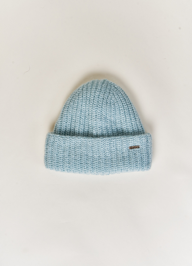 Женская шапка голубая модель № 10800 в кредит