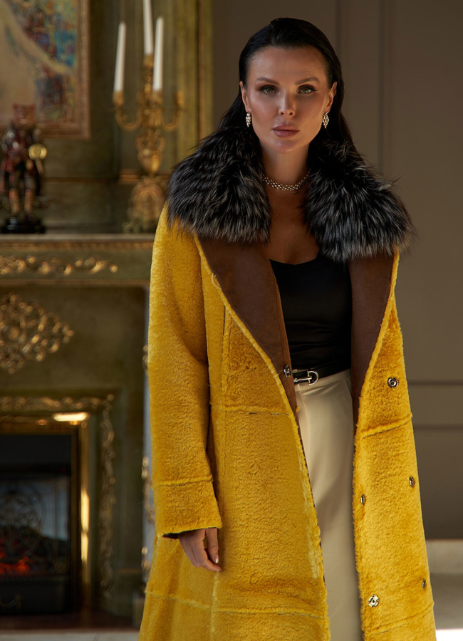 Двухсторонняя эко дубленка с мехом енота модель № 28561 в кредит