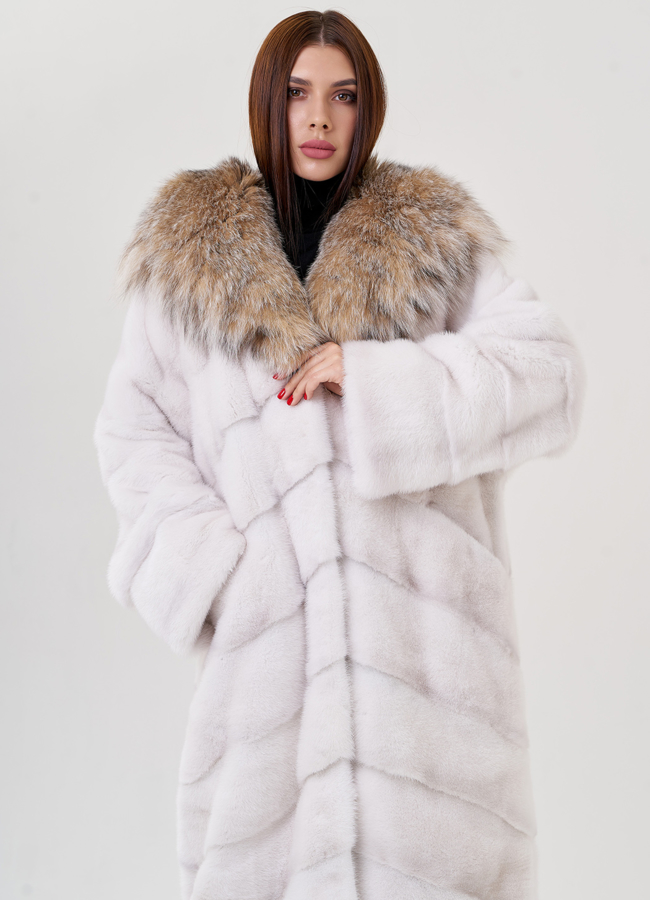 Белая шуба из норки с рысью модель № 23120 меха малина