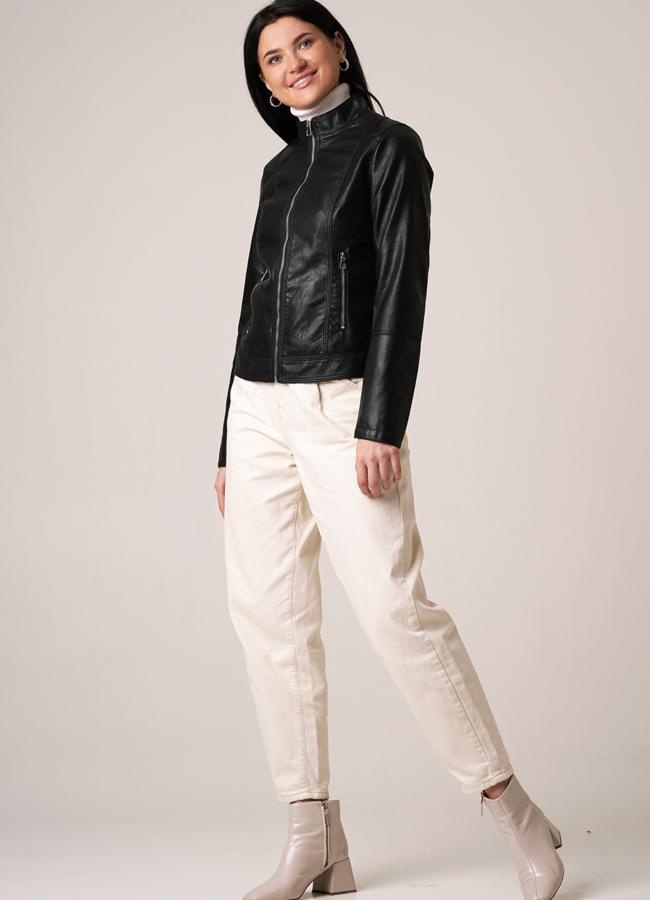 Кожаная куртка на молнии в черном цвете модель № 03 в кредит