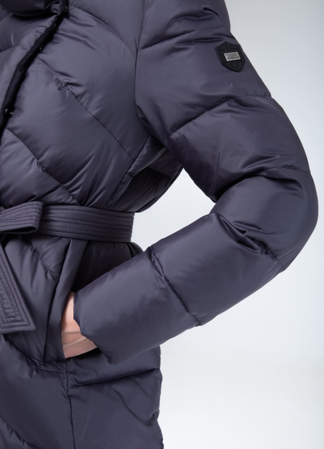 Женский пуховик с капюшоном  модель № 25780 универмаг малина