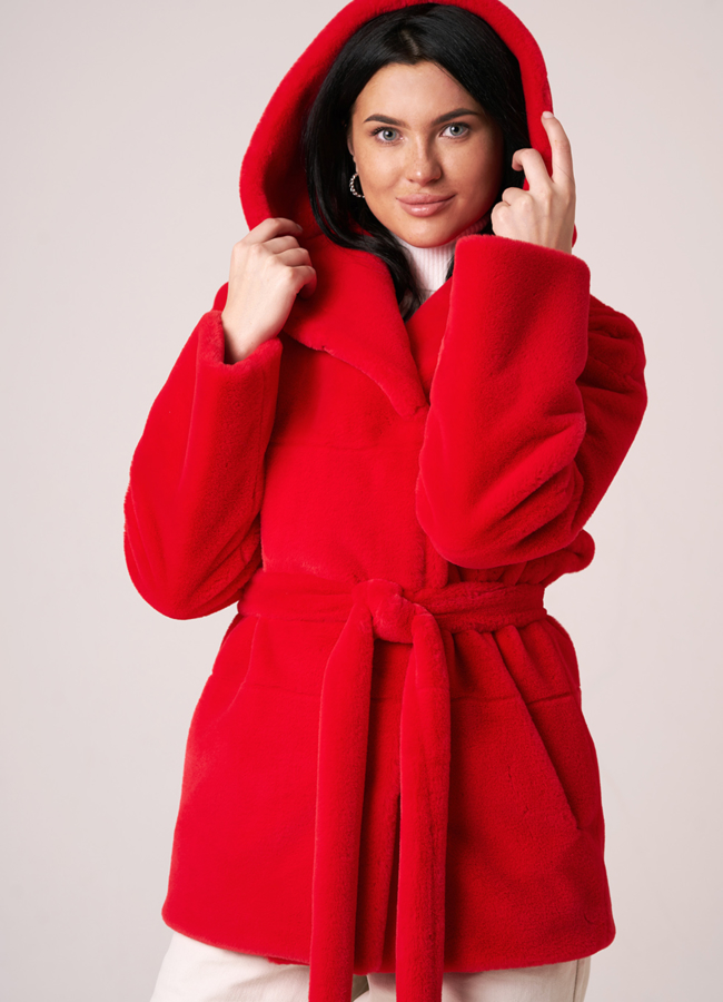 Шуба из искусственного меха красного цвета на поясе с капюшоном модель № 778-2 универмаг малина
