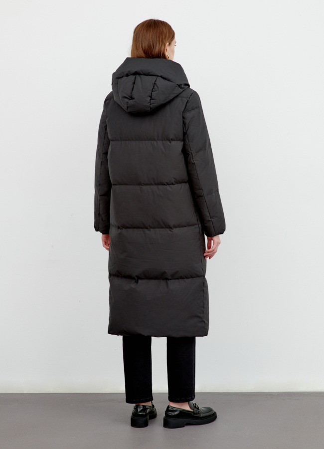 фото Длинный черный пуховик модель № 79411