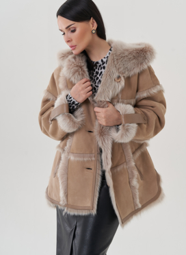 Женская дубленка с капюшоном