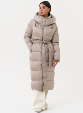 Длинный женский пуховик в бежевом цвете