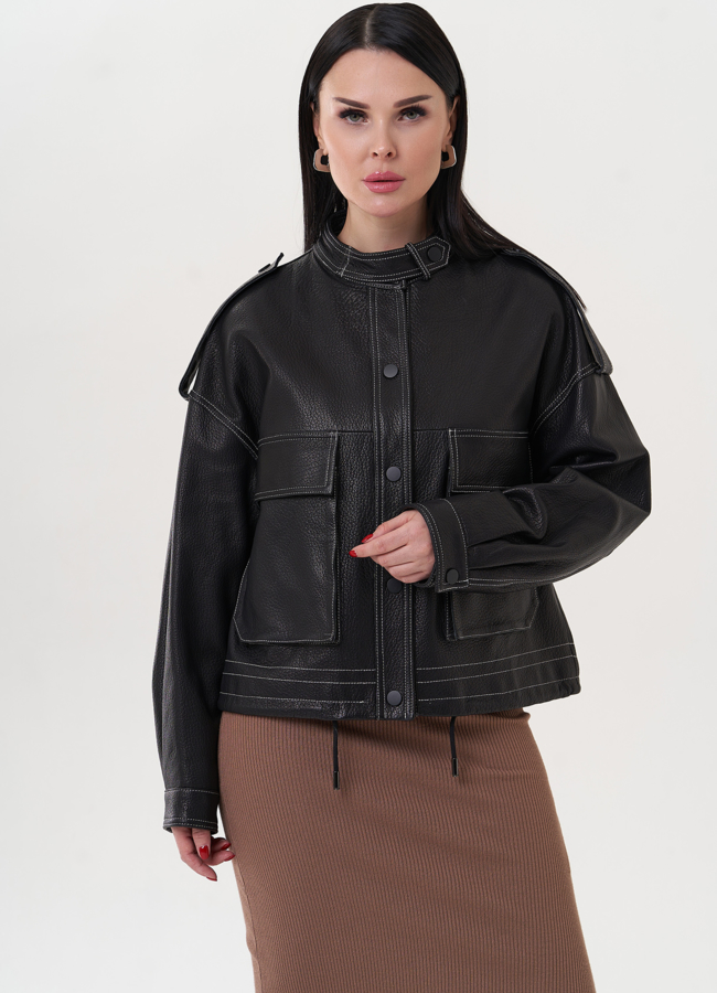 Куртка черного цвета с контрастной строчкой модель № 26918 в кредит