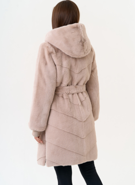 Женская шуба из эко меха с капюшоном Женская шуба из эко меха с капюшоном