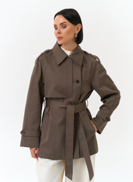 Женский укороченный плащ с поясом