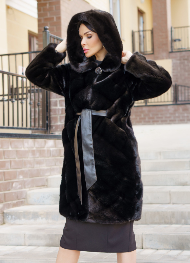 Норковая шуба черного цвета с капюшоном модель № S-778 в кредит
