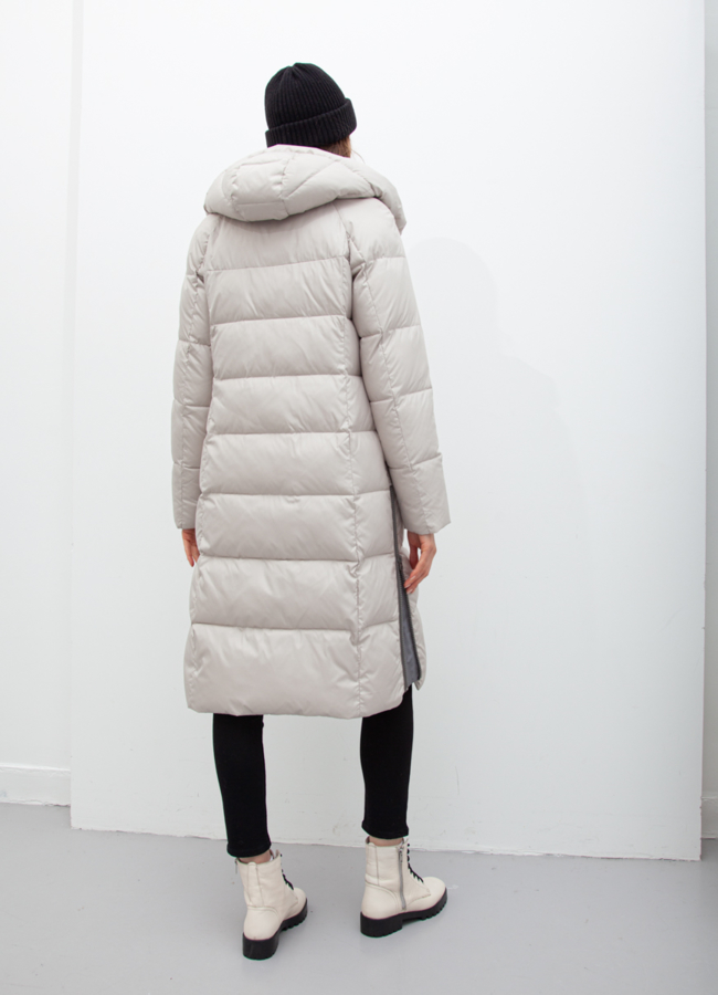 фото Пуховик женский бежевого цвета модель № 21030