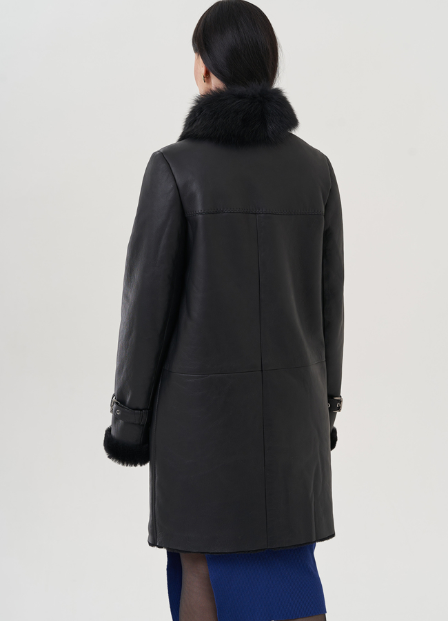 Женская дубленка черного цвета  модель № 25628 универмаг малина