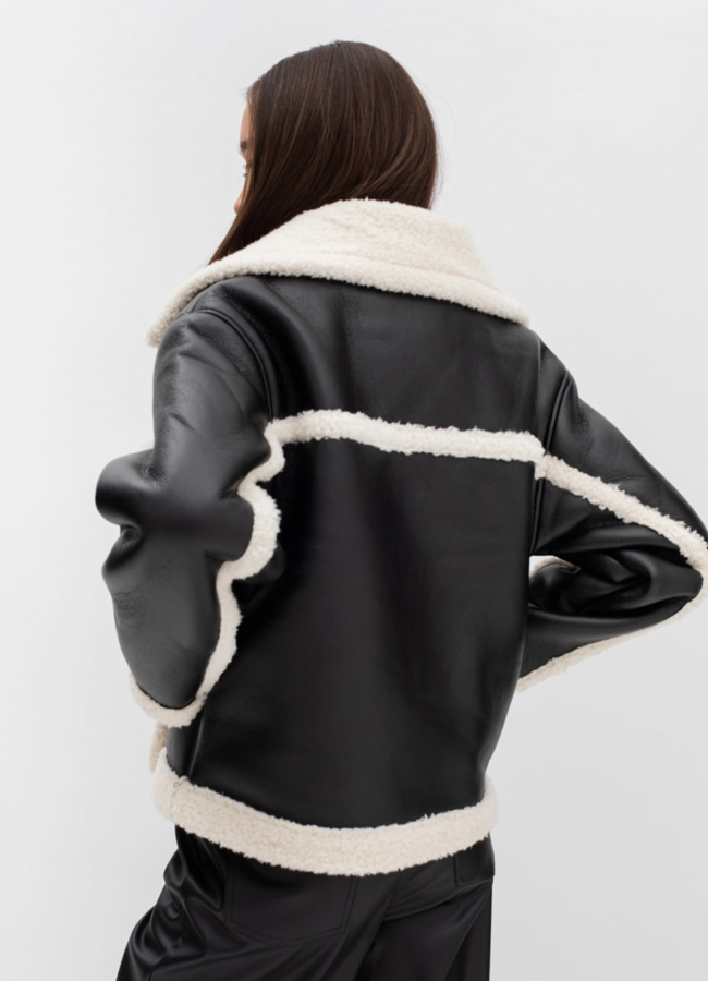 Укороченная дубленка из эко кожи модель № 40211 универмаг малина