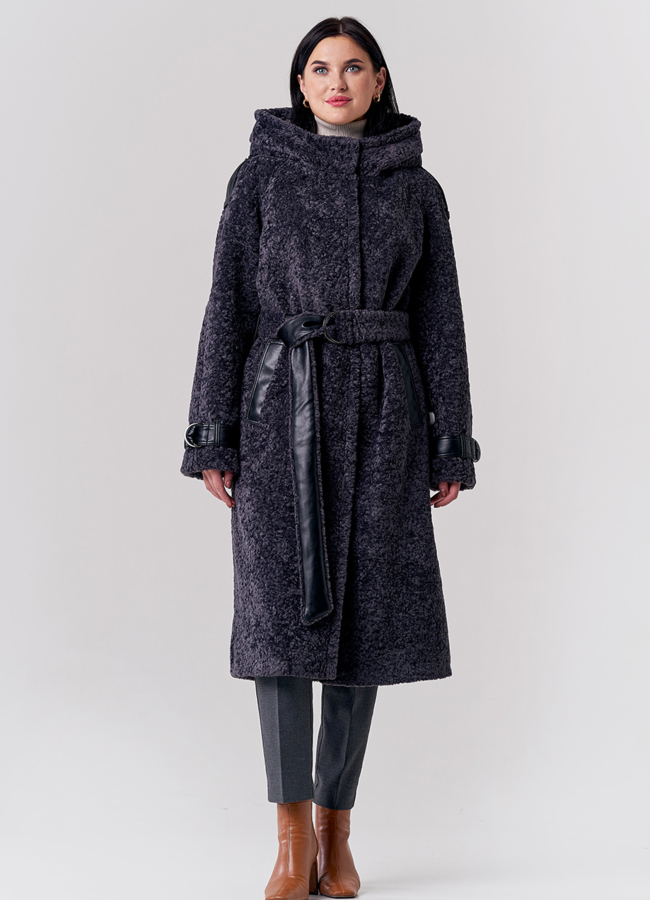 Удлиненное пальто из эко меха с капюшном серого цвета модель № 21779 в кредит