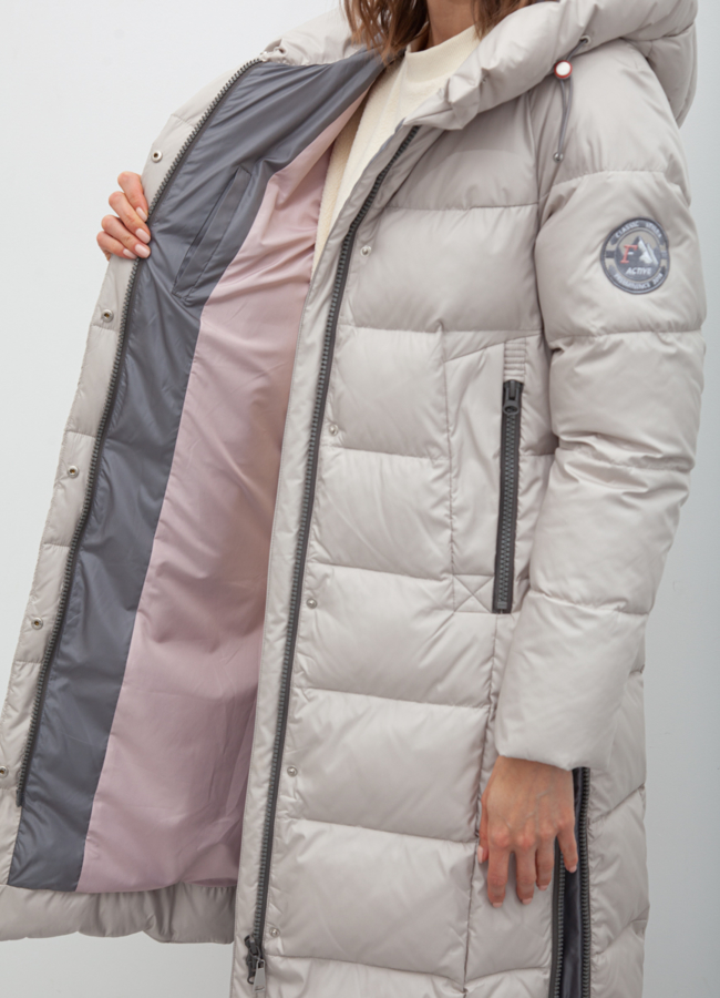 Пуховик женский бежевого цвета модель № 21030 в рассрочку