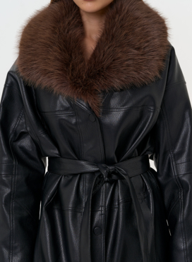 Женская утепленная куртка из эко кожи с воротником из эко меха Женская утепленная куртка из эко кожи с воротником из эко меха