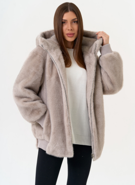 Женская куртка из эко меха с капюшоном Женская куртка из эко меха с капюшоном