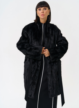 Женская шуба из меха норки в черном цвете