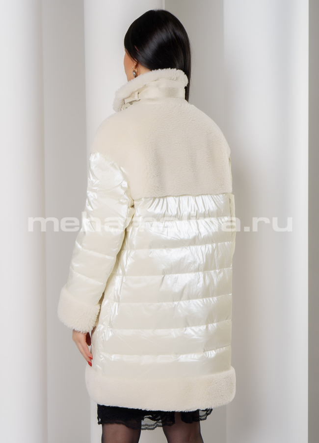 Белый пуховик с накладными карманами на молнии модель № 2310 в кредит