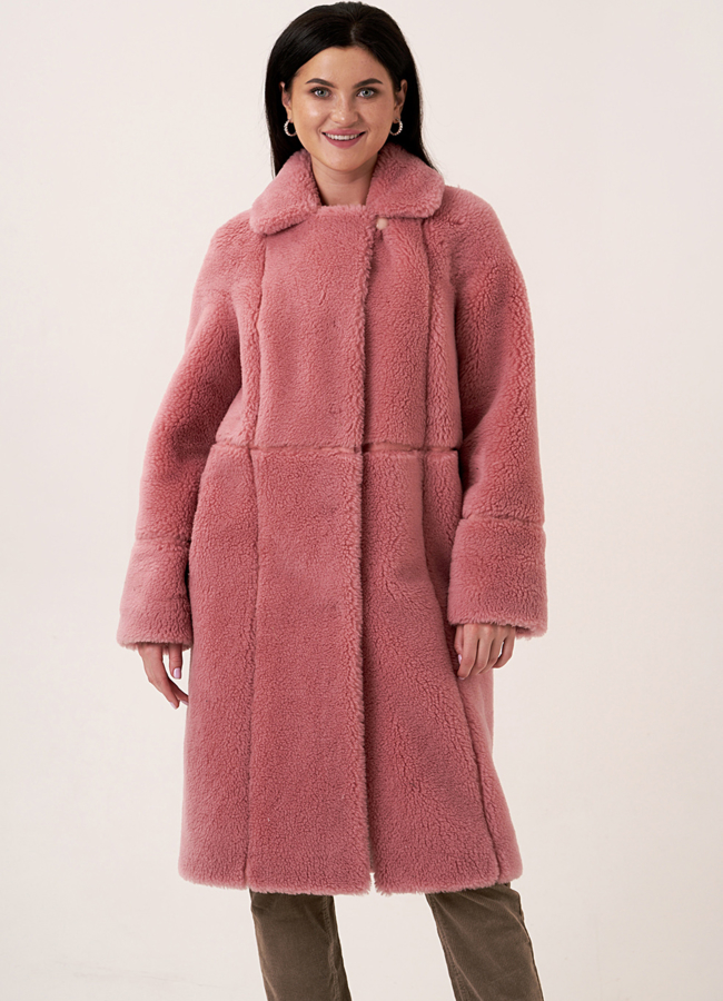 Двустороннее пальто из эко меха розового цвета модель № 18436 в кредит