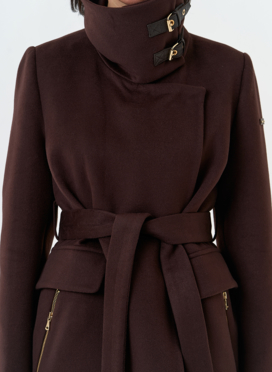 Женское укороченное пальто с воротником стойкой