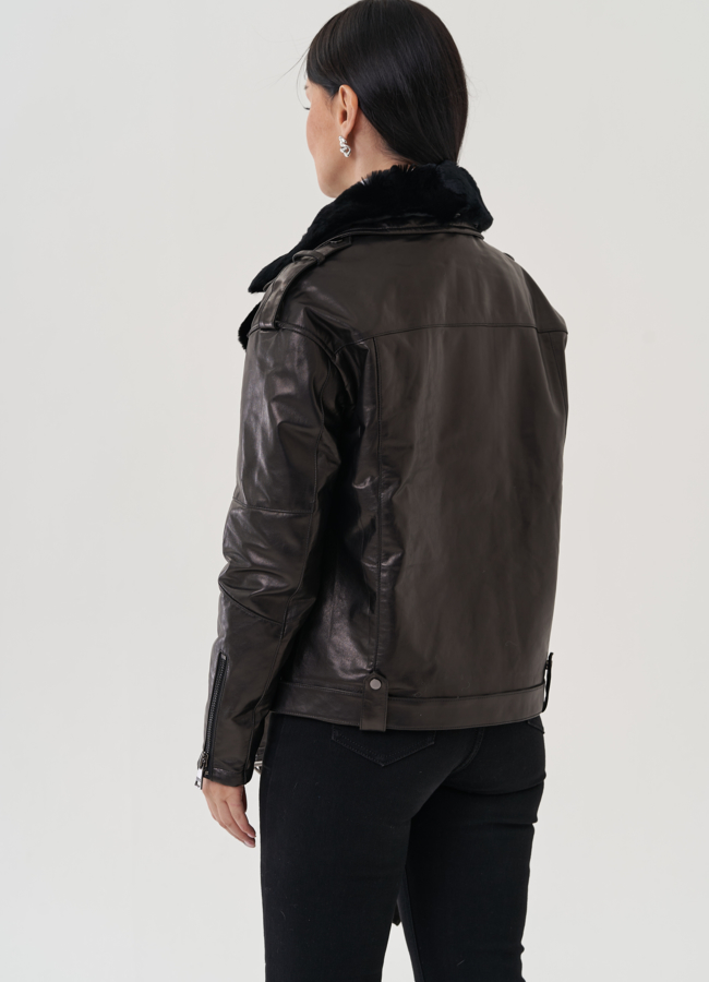 Утепленная куртка из натуральной кожи черного цвета модель № 24083 в кредит