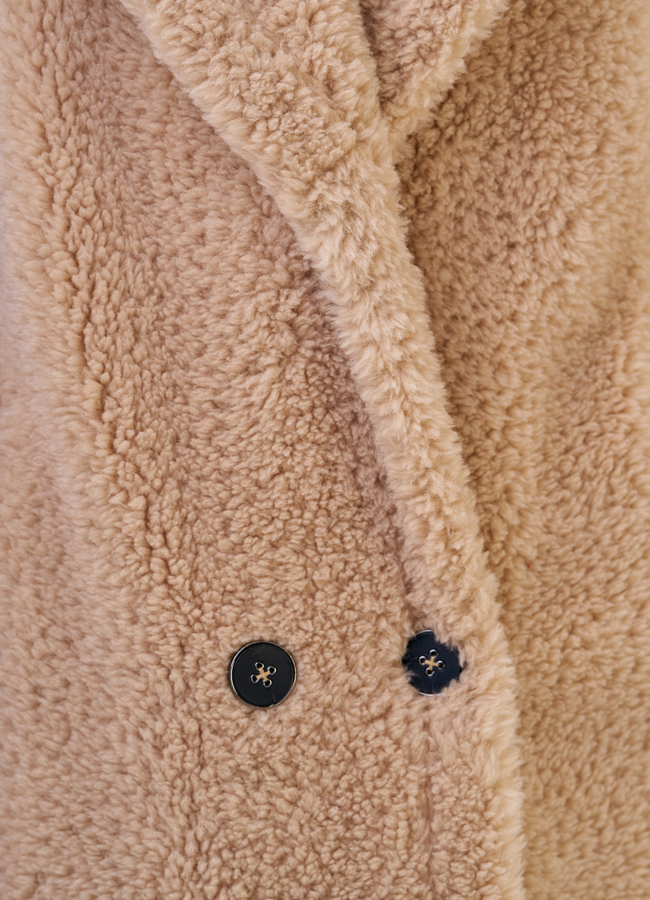 Шуба из шерсти с английским воротником на пуговицах  модель № 19426 в кредит