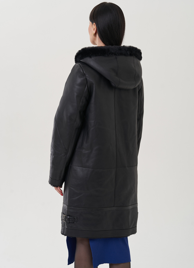 Женская дубленка  черного цвета с капюшоном  модель № 25624 универмаг малина