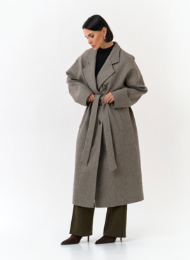 Женское пальто с английским воротником