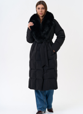 Женский пуховик с воротником из меха песца в черном цвете