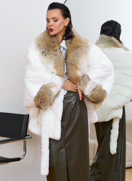 Шуба из кролика с отделкой из меха койота Шуба из кролика с отделкой из меха койота