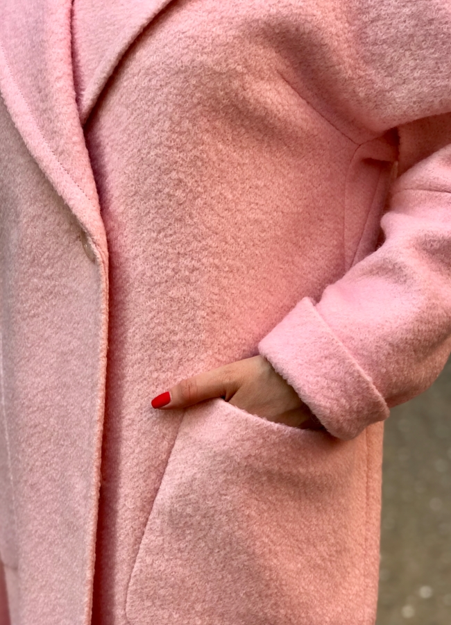 Женское пальто в розовом цвете модель № 5506 в кредит